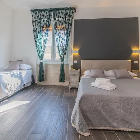 Le Di Teo Πανσιόν Λα Σπέτσια